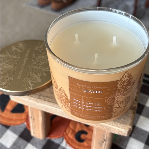 Leaves 3-Wick Bath & Body Works Candle - Picture 2 of 3
